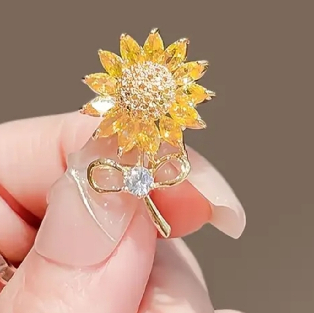 Petite Brooch SUNFLOWER  Embellished Brooch Pin